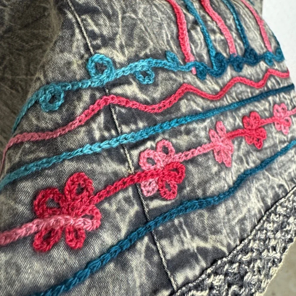 NEW Parsley & Sage Embroidered Boho Top‎ Women S Stone Gray Artisan 3/4 Sleeve